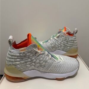 Nike LeBron 17s youth size 7/women’s 8.5